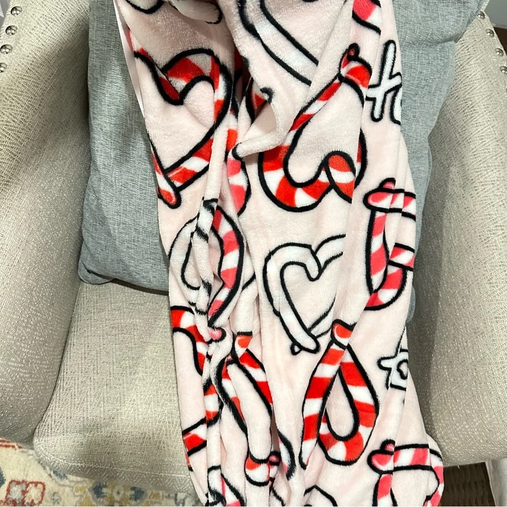 Betsey Johnson Christmas Holiday Candy Cane Hearts Pink Throw Blanket 50 x 70”